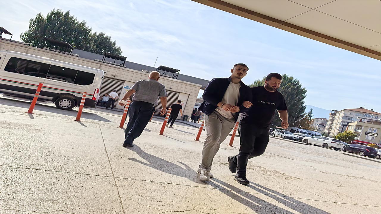 Foto - İnegöl'de Denetimden Kaçan Sürücü Havaya Ateş Açılarak Durduruldu!