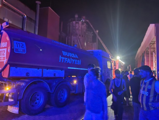 Foto - İnegöl'de sandalye fabrikasında yangın