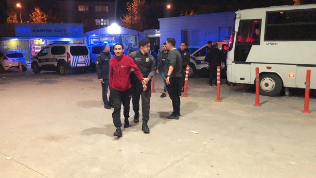İnegöl'de yabancı uyruklu 31 kaçak göçmen yakalanıp, sınır dışı edildi