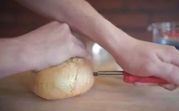 Foto - İngiliz gençten şok eden iddia! Sadece soğan kullanarak yaptı