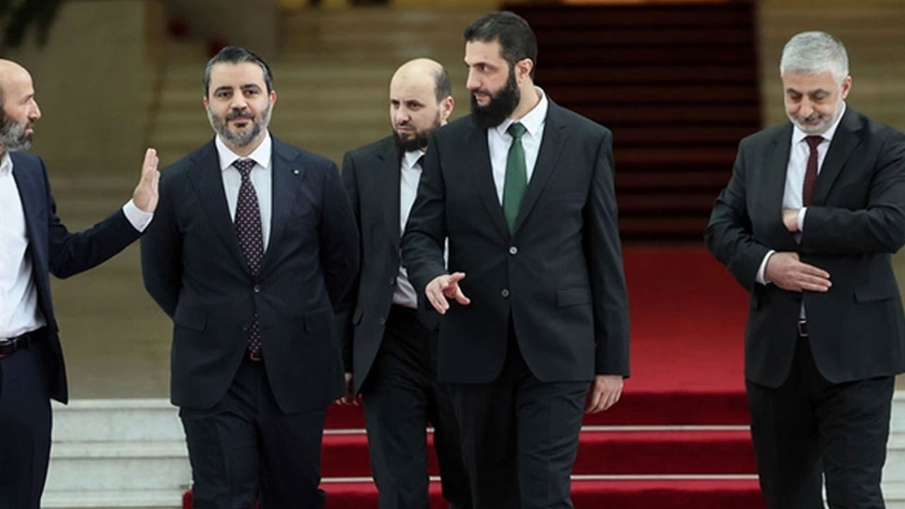 Önceki gün SDG ile anlaşmışlardı! İngilizler, El Şara yönetiminin çok konuşulacak Türkiye kararını duyurdu