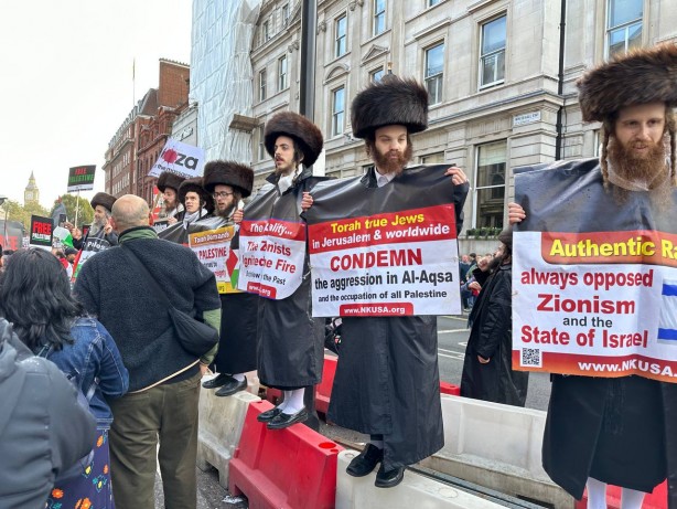 Foto - İngilizler Filistin için sokakta