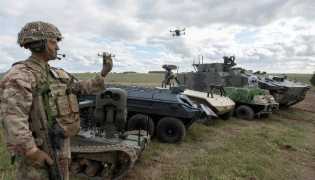 İngilizler geleceğin savaşlarına hazırlanıyor! İHA hamlesi dikkat çekti