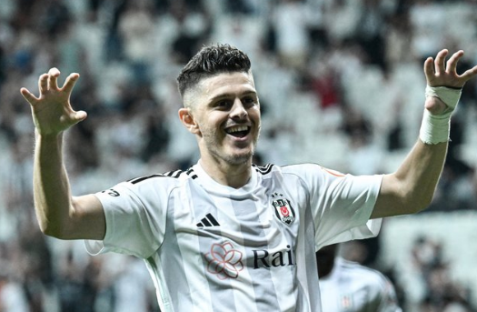 Foto - İngilizler gözünü bu kez o futbolcuya dikti: Şu komediye bakın! Hadi gidin işinize be…