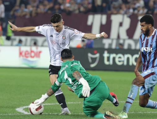 Foto - İngilizler gözünü bu kez o futbolcuya dikti: Şu komediye bakın! Hadi gidin işinize be…