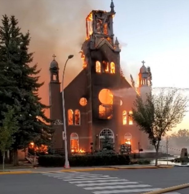 Foto - İngilizlerin katliamları halkı çılgına çevirdi! Kraliçe Elizabeth'e büyük şok: Kafasını kopardılar