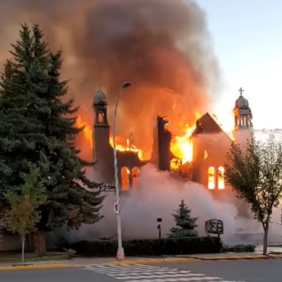 Foto - İngilizlerin katliamları halkı çılgına çevirdi! Kraliçe Elizabeth'e büyük şok: Kafasını kopardılar