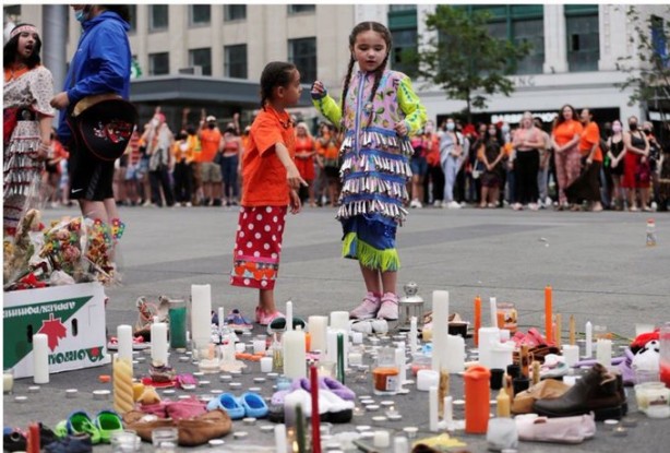 Foto - İngilizlerin katliamları halkı çılgına çevirdi! Kraliçe Elizabeth'e büyük şok: Kafasını kopardılar