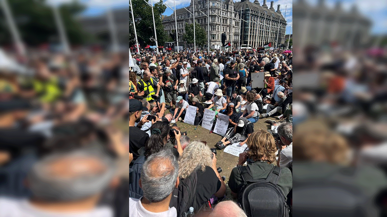 Foto - İngiltere ateşle oynuyor! 466 kişi gözaltına alındı suçları Filistin’e destek olmak