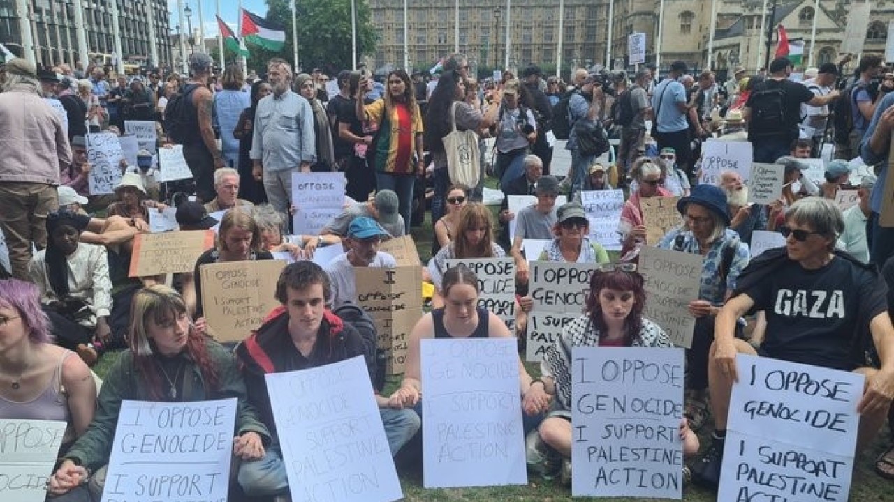 Foto - İngiltere ateşle oynuyor! 466 kişi gözaltına alındı suçları Filistin’e destek olmak