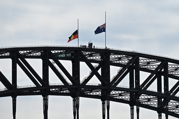 Foto - İngiltere Kraliçesi 2. Elizabeth öldü, Avustralya bayrakları yarıya indirdi