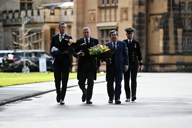 Foto - İngiltere Kraliçesi 2. Elizabeth öldü, Avustralya bayrakları yarıya indirdi