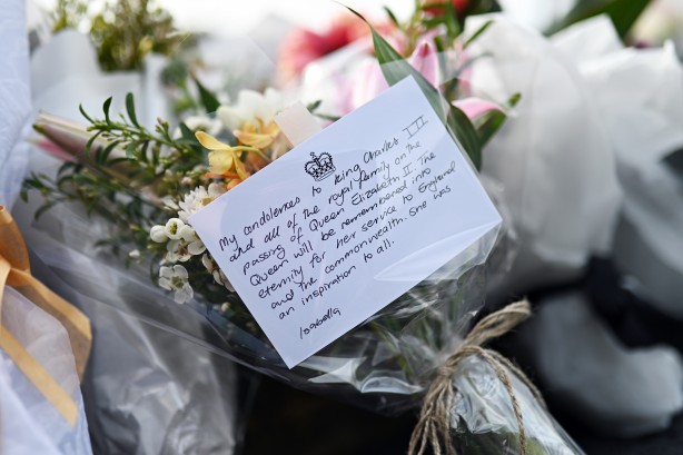 Foto - İngiltere Kraliçesi 2. Elizabeth öldü, Avustralya bayrakları yarıya indirdi