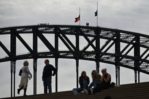 Foto - İngiltere Kraliçesi 2. Elizabeth öldü, Avustralya bayrakları yarıya indirdi