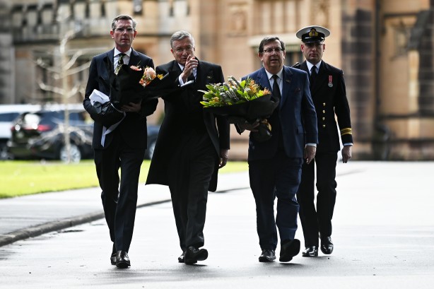 Foto - İngiltere Kraliçesi 2. Elizabeth öldü, Avustralya bayrakları yarıya indirdi