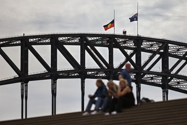 Foto - İngiltere Kraliçesi 2. Elizabeth öldü, Avustralya bayrakları yarıya indirdi
