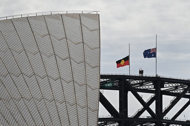 Foto - İngiltere Kraliçesi 2. Elizabeth öldü, Avustralya bayrakları yarıya indirdi