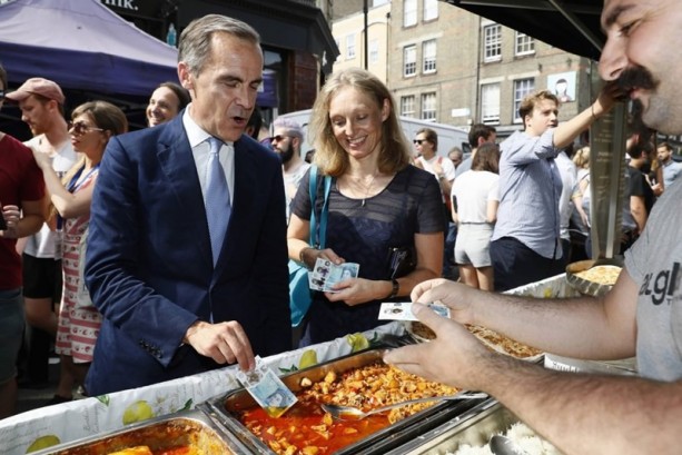 Foto - İngiltere plastik paraya geçiyor