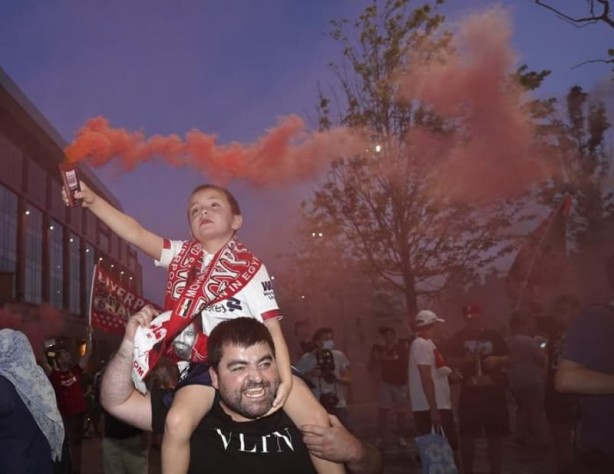 Foto - İngiltere Premier Lig'de 30 yıl sonra şampiyonluklarını ilan ettiler! Korona kutlamaların yanında tarih oldu
