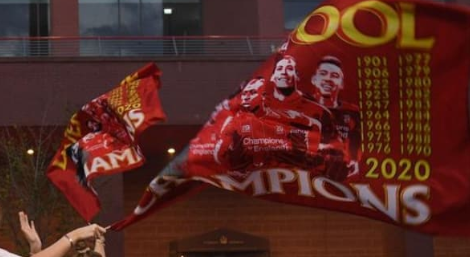 Foto - İngiltere Premier Lig'de 30 yıl sonra şampiyonluklarını ilan ettiler! Korona kutlamaların yanında tarih oldu