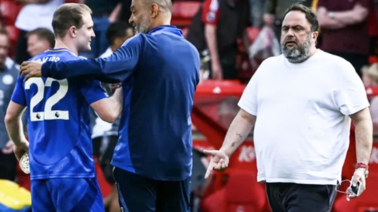 Foto - İngiltere Premier Ligi'nde şaşırtan olay: Başkan sahaya indi ve bakın ne yaptı!