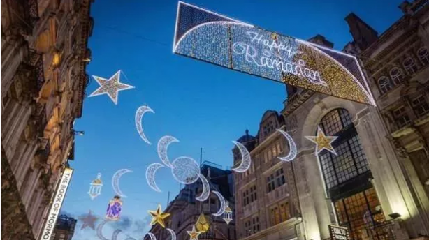 Foto - İngiltere sokakları Ramazanla ışıldadı