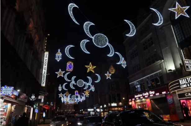 Foto - İngiltere sokakları Ramazanla ışıldadı