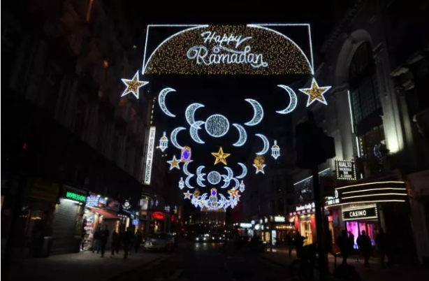 Foto - İngiltere sokakları Ramazanla ışıldadı