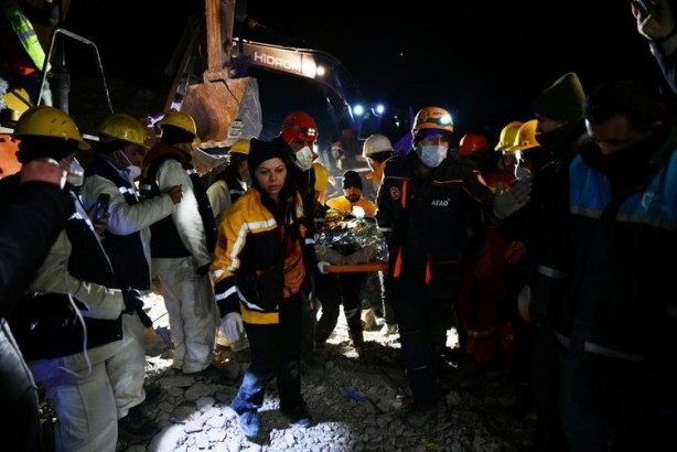 Foto - İngiltere Urfalı Ali Tekçe'yi konuşuyor! Depremde tam...