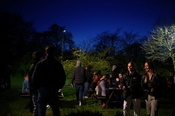 Foto - İngiltere'de 97 gün sonra yasaklar kalktı! Sokaklar doldu taştı