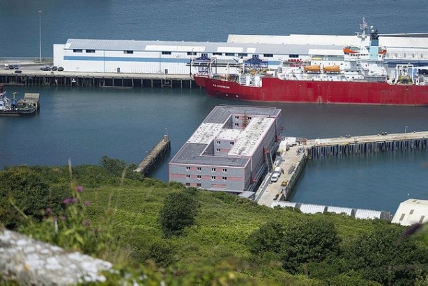 Foto - İngiltere'de Bibby Stockholm skandalı! Sığınmacı gemisindeki göçmen isyan etti