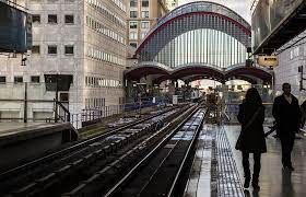 İngiltere'de demiryolu işçileri ayaklanınca seferler durdu!