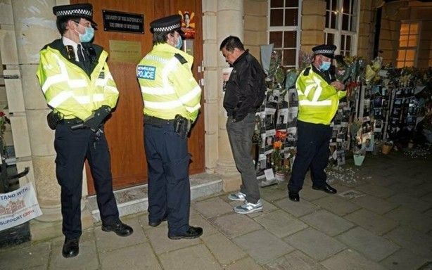 Foto - İngiltere'de resmen darbe! Myanmar'ın Londra Büyükelçisi elçilik binasına alınmadı