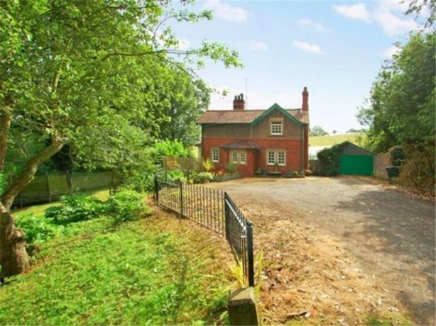 Foto - İngiltere'de satılık köy!