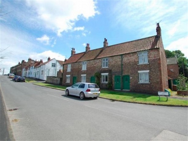 Foto - İngiltere'de satılık köy!