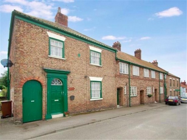 Foto - İngiltere'de satılık köy!