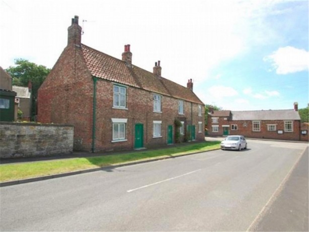 Foto - İngiltere'de satılık köy!