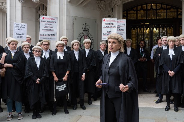 Foto - İngiltere'de sorunlar bitmiyor! Avukatlar greve gitti