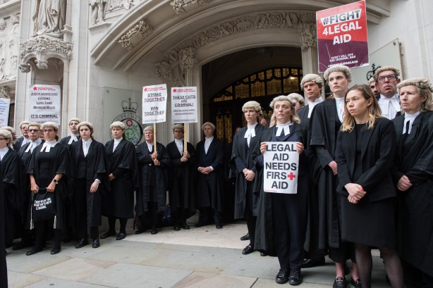 Foto - İngiltere'de sorunlar bitmiyor! Avukatlar greve gitti