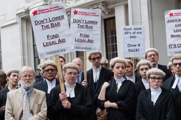 Foto - İngiltere'de sorunlar bitmiyor! Avukatlar greve gitti