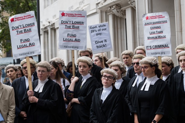 Foto - İngiltere'de sorunlar bitmiyor! Avukatlar greve gitti