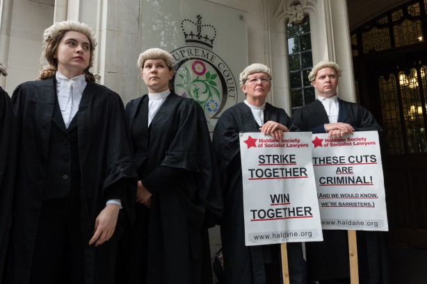 Foto - İngiltere'de sorunlar bitmiyor! Avukatlar greve gitti