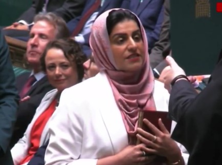 Foto - İngiltere'de laiklik elden gidiyor! Türk vekil Kur'an-ı Kerim önünde yemin etti!