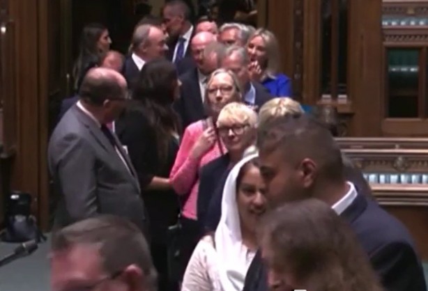 Foto - İngiltere'de laiklik elden gidiyor! Türk vekil Kur'an-ı Kerim önünde yemin etti!