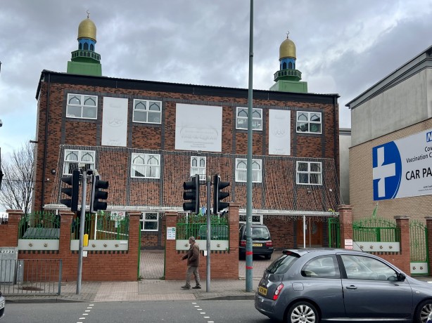 İngiltere'de vahşet! Camiden dönen adamı ateşe verdiler