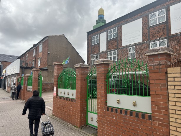 Foto - İngiltere'de vahşet! Camiden dönen adamı ateşe verdiler