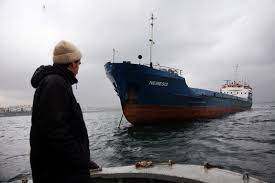 Foto - İngiltere'nin çok tepki alan ve tartışılan 'cezaevi gemisi' yeniden devrede! Güvenli bölgede demirli 