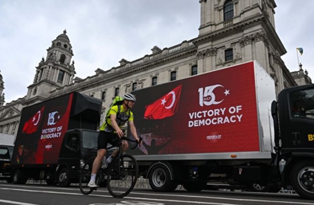 Foto - İngiltere’ye 15 Temmuz damgası! Milletin destanı Londra sokaklarında