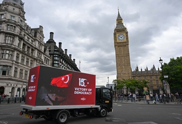 Foto - İngiltere’ye 15 Temmuz damgası! Milletin destanı Londra sokaklarında
