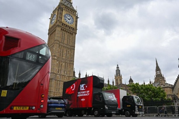 Foto - İngiltere’ye 15 Temmuz damgası! Milletin destanı Londra sokaklarında